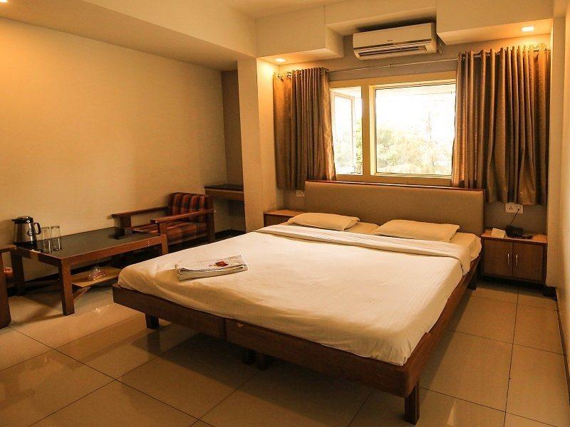 Hotel Sangam Karād 外观 照片
