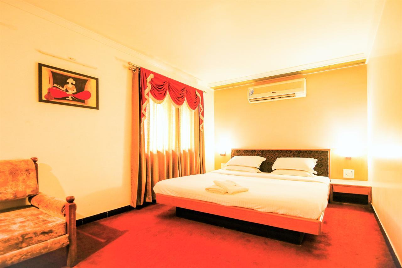 Hotel Sangam Karād 外观 照片